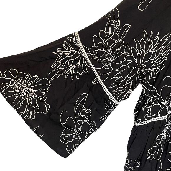 Suzanne Betro Floral Peasant Top Women's Size 3X Black White Bell Sleeve Blouse - Picture 3 of 9